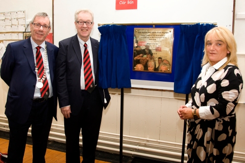 PPU President, Brian Duncan, Des Byrne and Principal Kate Byrne perform the unveiling ceremony.